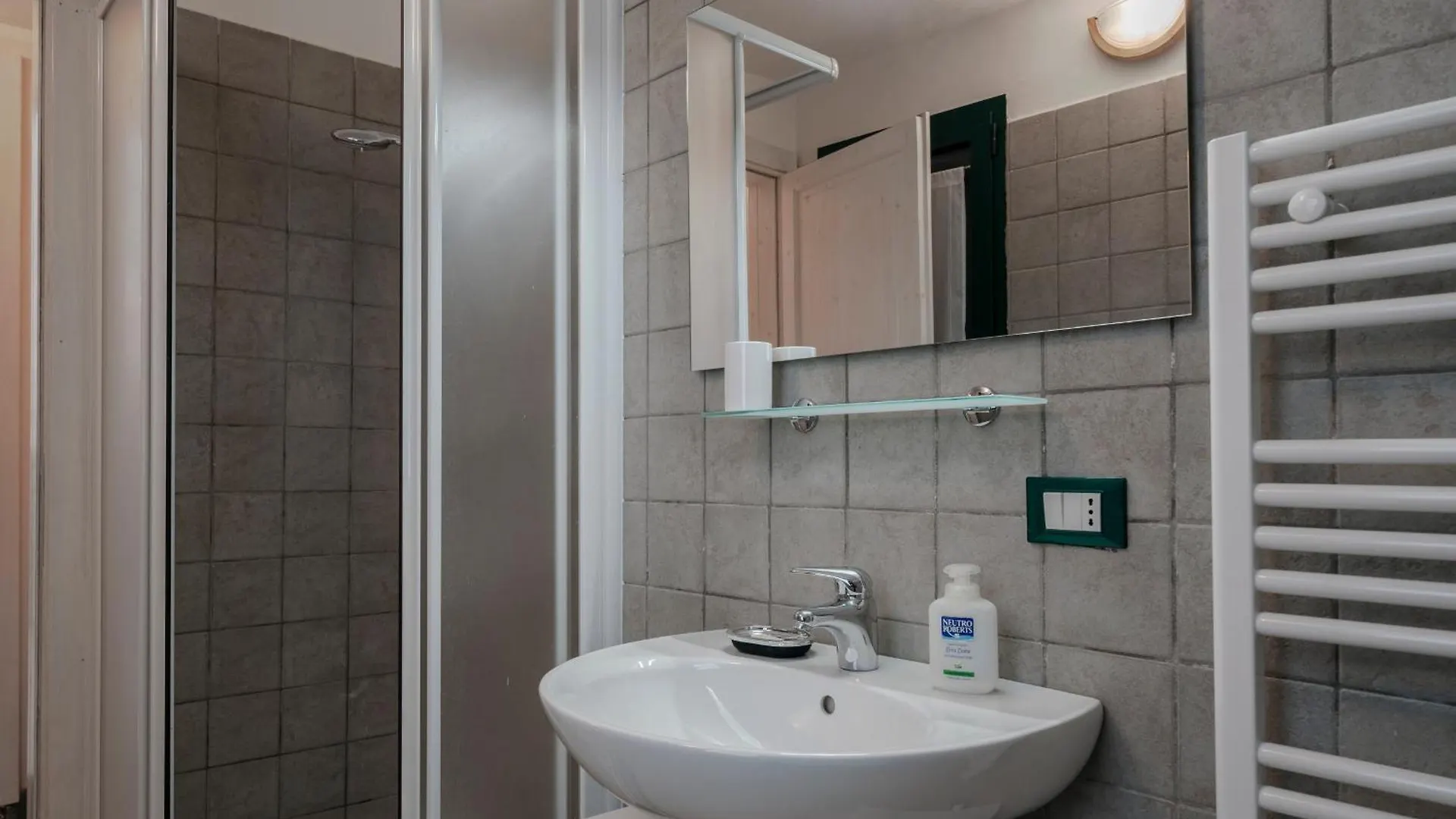 Casa Vacanze Le Tortore Desenzano 代森扎诺-德尔加达