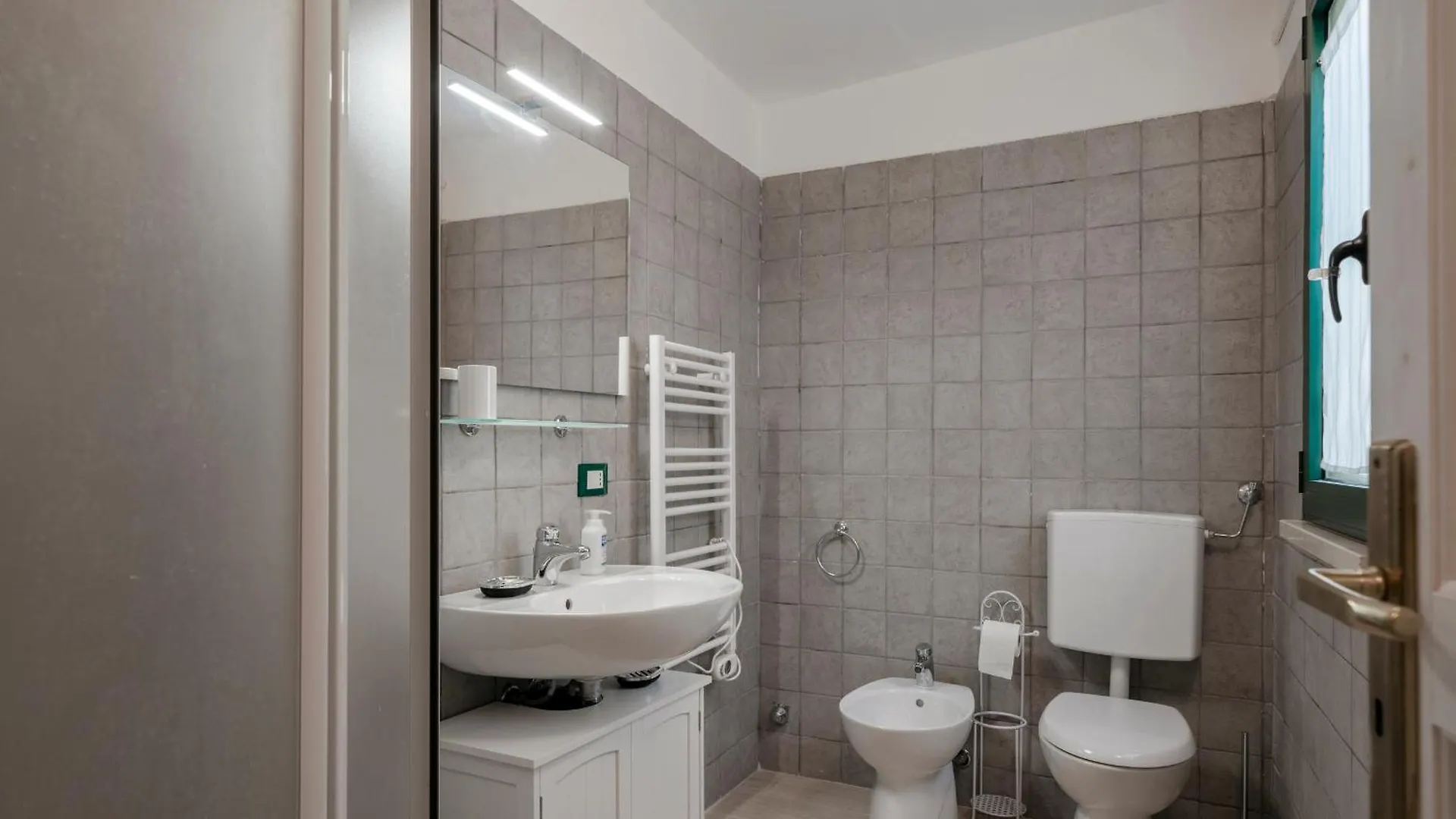 度假居 Casa Vacanze Le Tortore Desenzano 代森扎诺-德尔加达