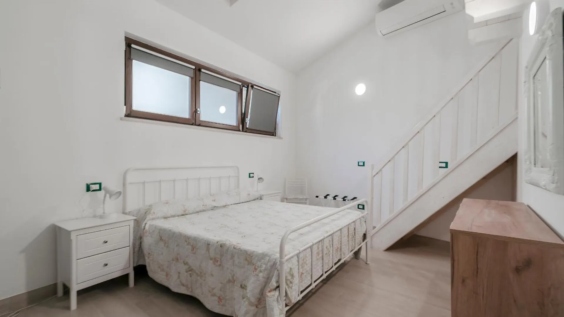 Casa Vacanze Le Tortore Desenzano 代森扎诺-德尔加达 0*,